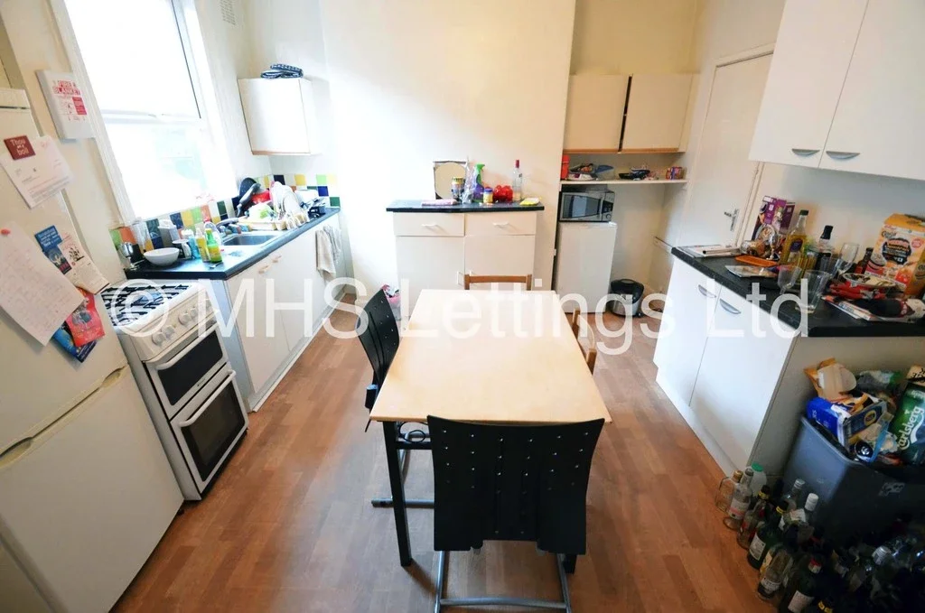 Room Back Hessle Mount in Leeds