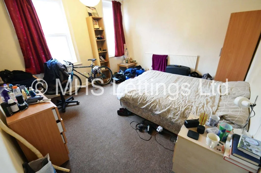 Room Back Hessle Mount in Leeds