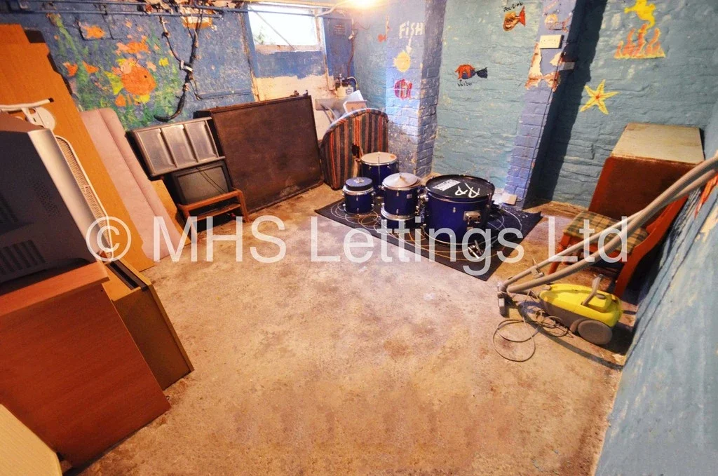 Room Back Hessle Mount in Leeds