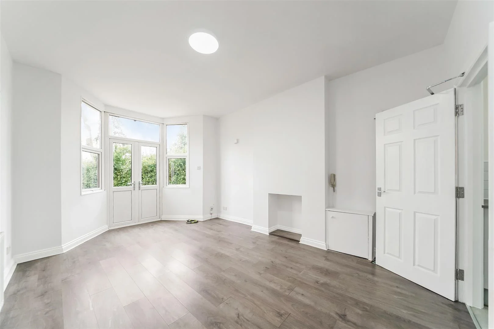 Flat Palmerston Crescent in Greater London