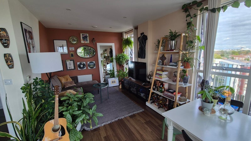 Room Stanley Road in Greater London