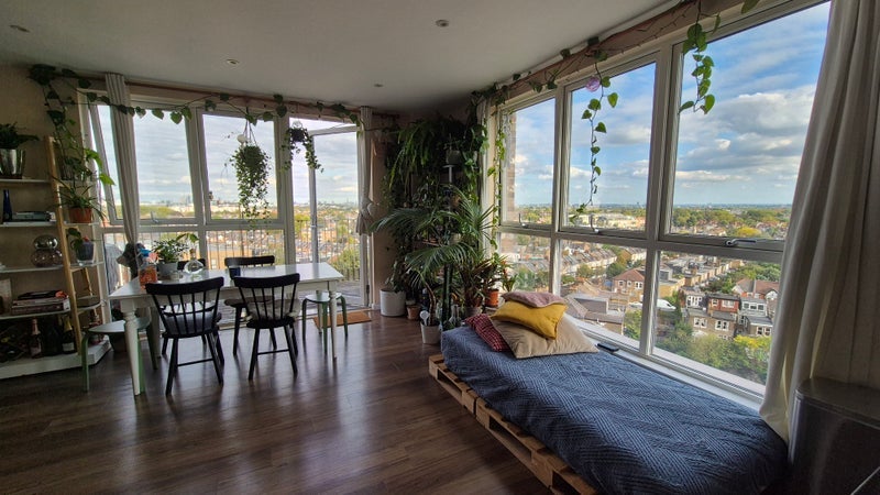 Room Stanley Road in Greater London