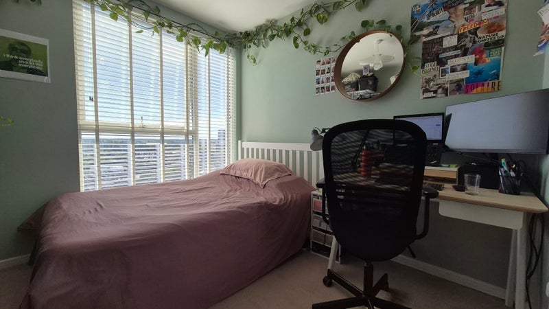 Room Stanley Road in Greater London