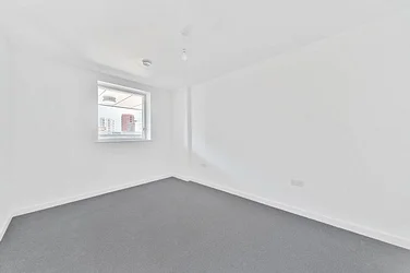 Flat Linsdell Road in Greater London