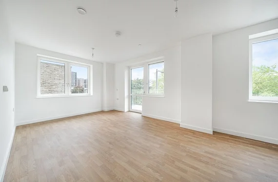 Flat Linsdell Road in Greater London
