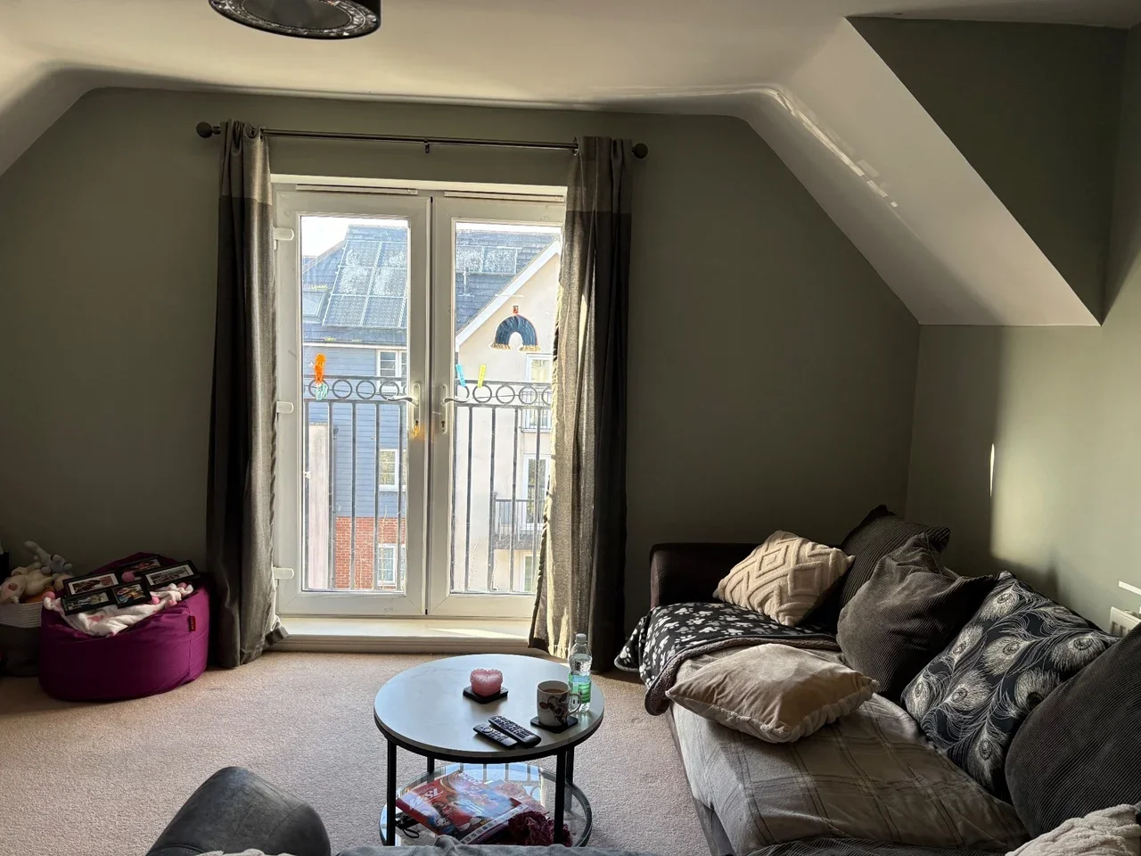 Room Balcombe Road in Crawley