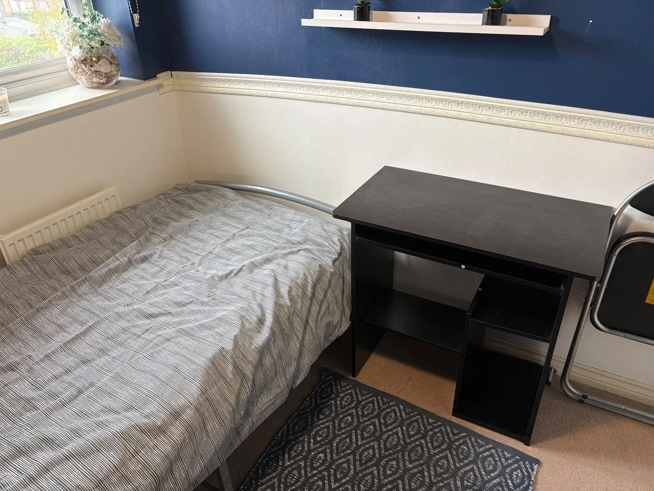 Room Balcombe Road in Crawley
