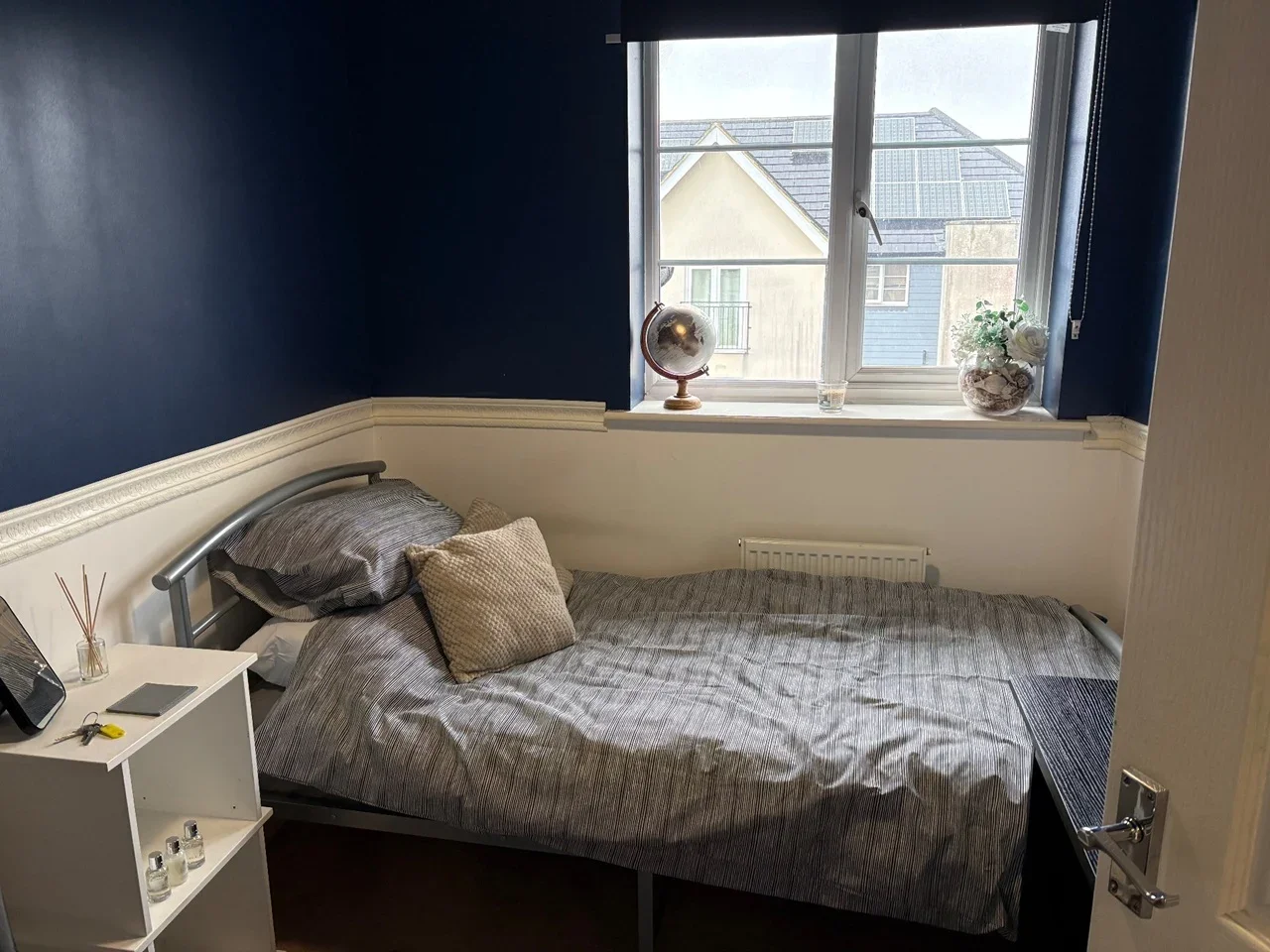 Room Balcombe Road in Crawley