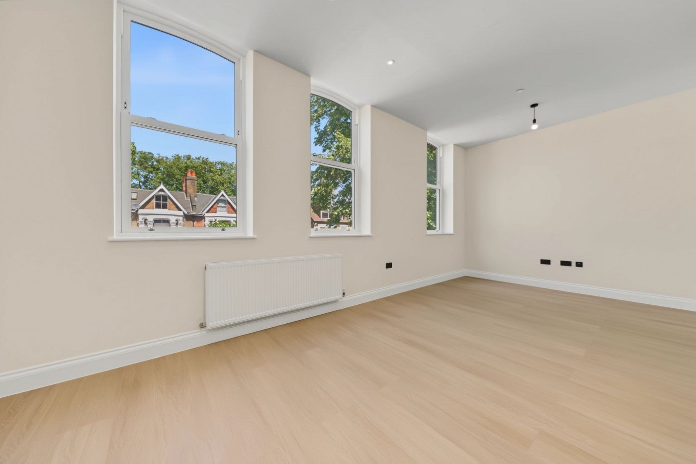 Flat Gloucester Drive in Greater London