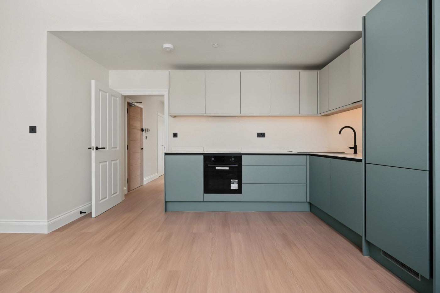 Flat Gloucester Drive in Greater London