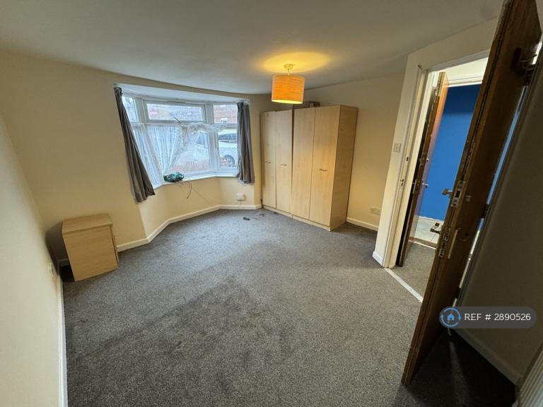 Flat Derby Road in Southampton