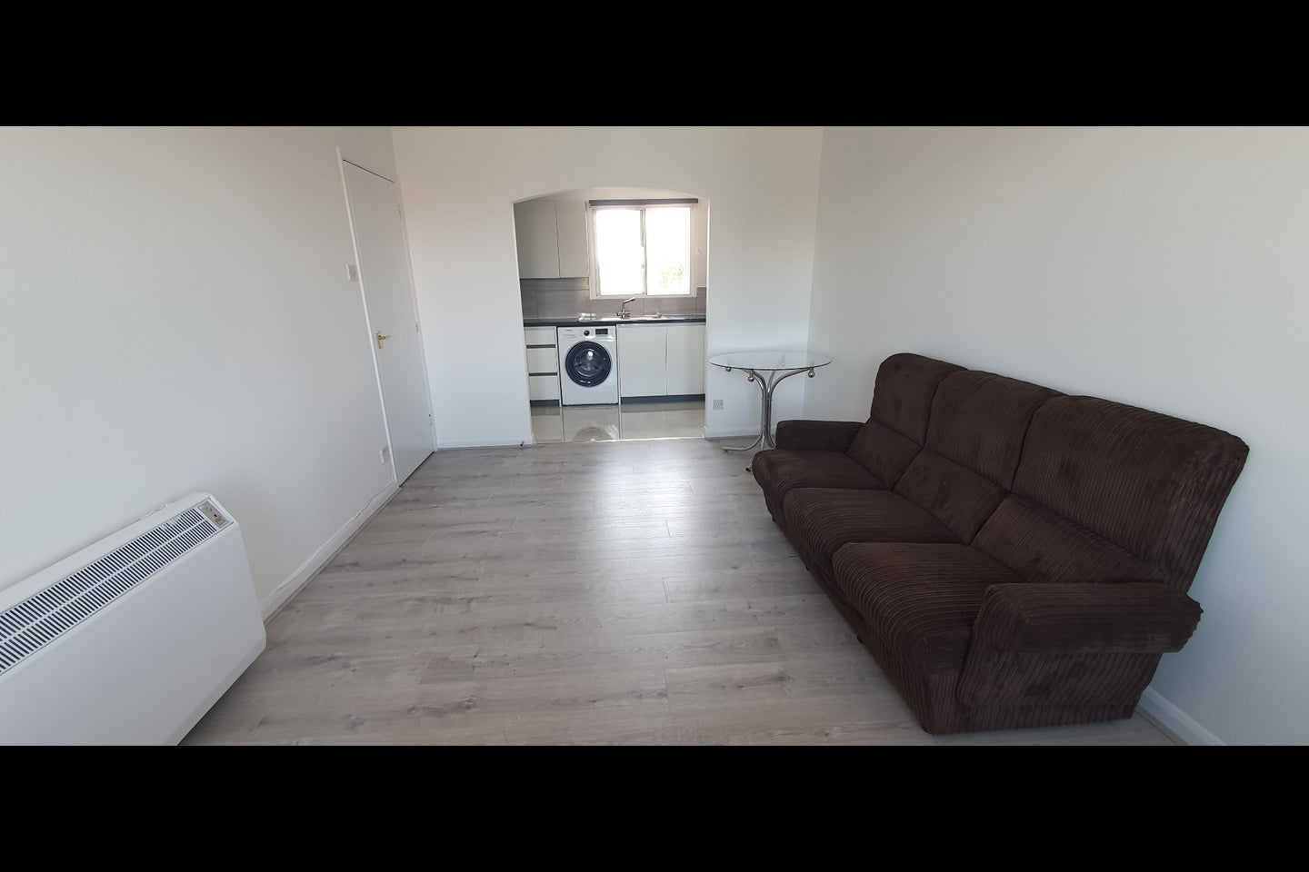 Flat Berry Court in Greater London