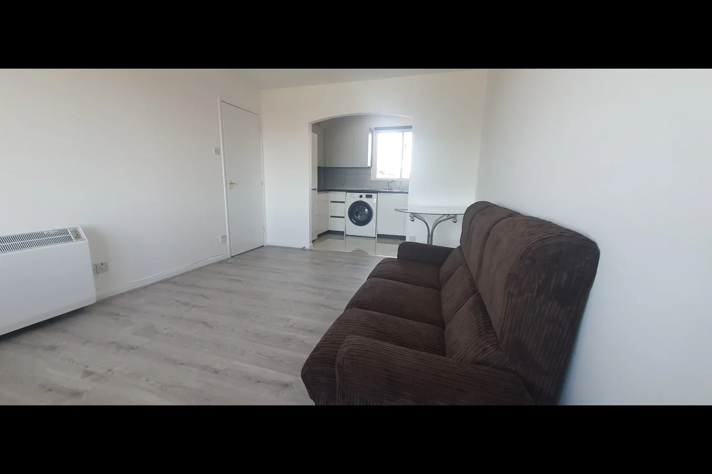 Flat Berry Court in Greater London