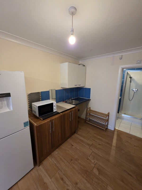 Room Cottesbrooke Close in Slough