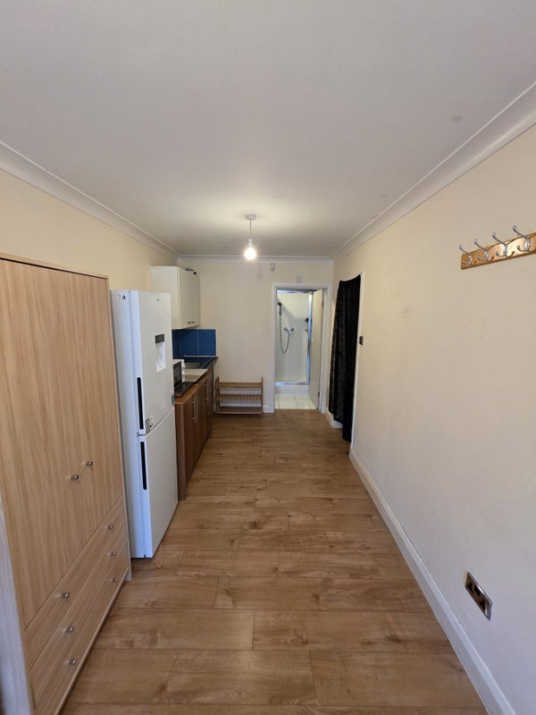 Room Cottesbrooke Close in Slough