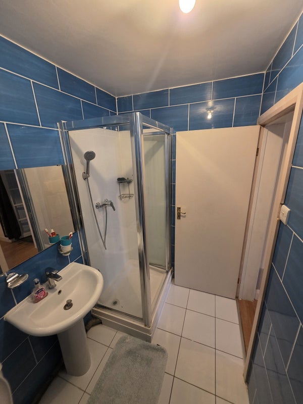 Room Cottesbrooke Close in Slough