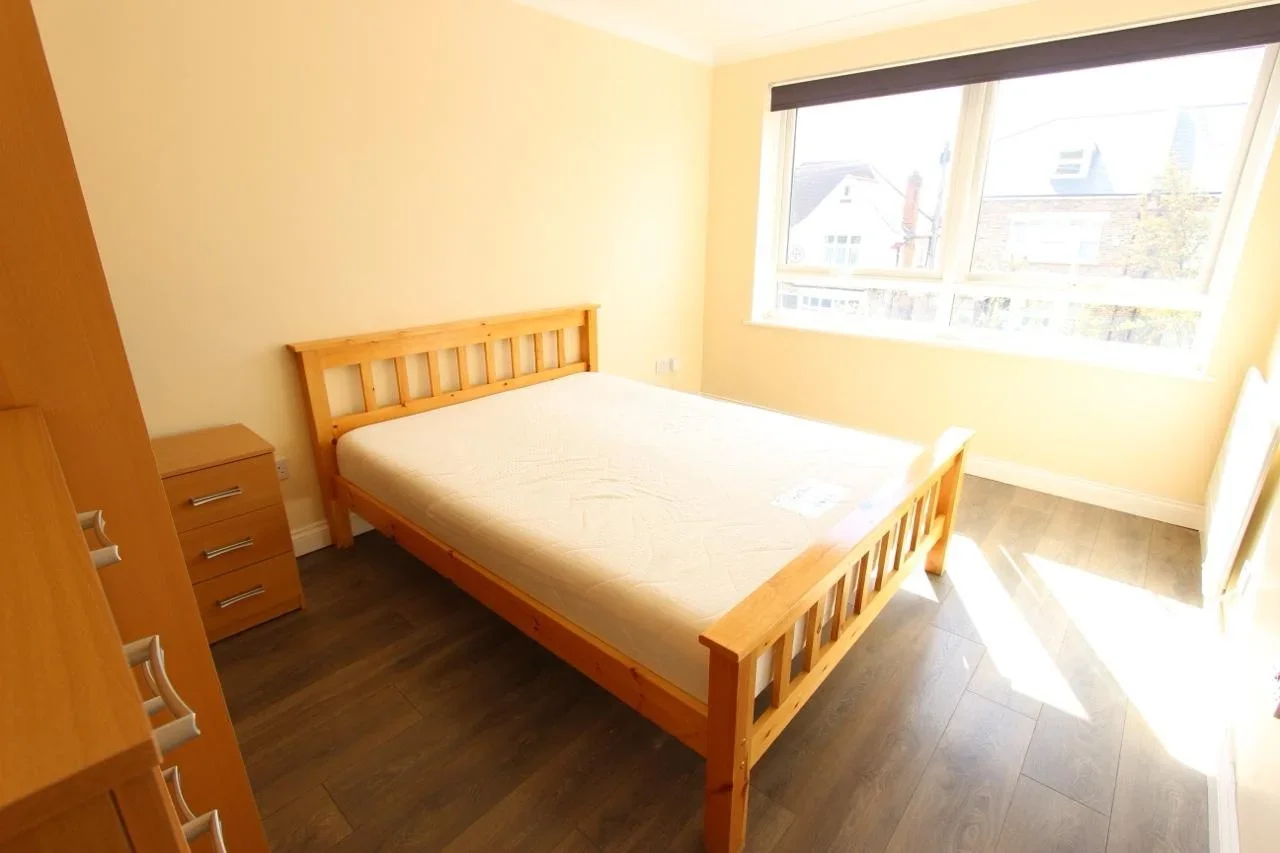 Flat Friern Park in Greater London