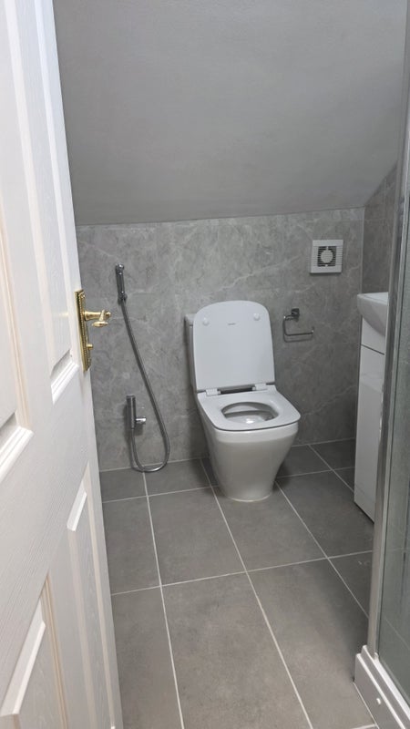 Room Rosebery Avenue in Greater London