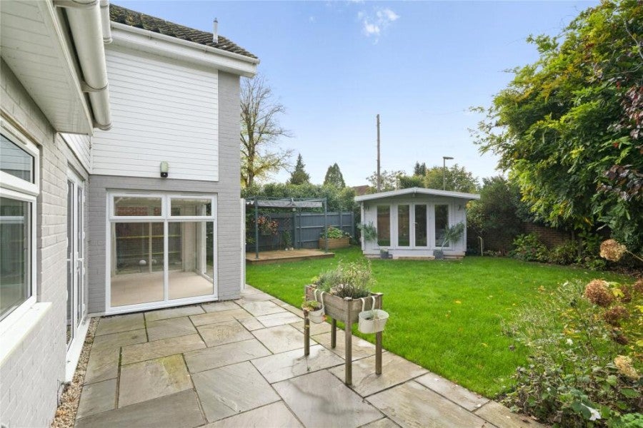 House Greenway Close in Woking