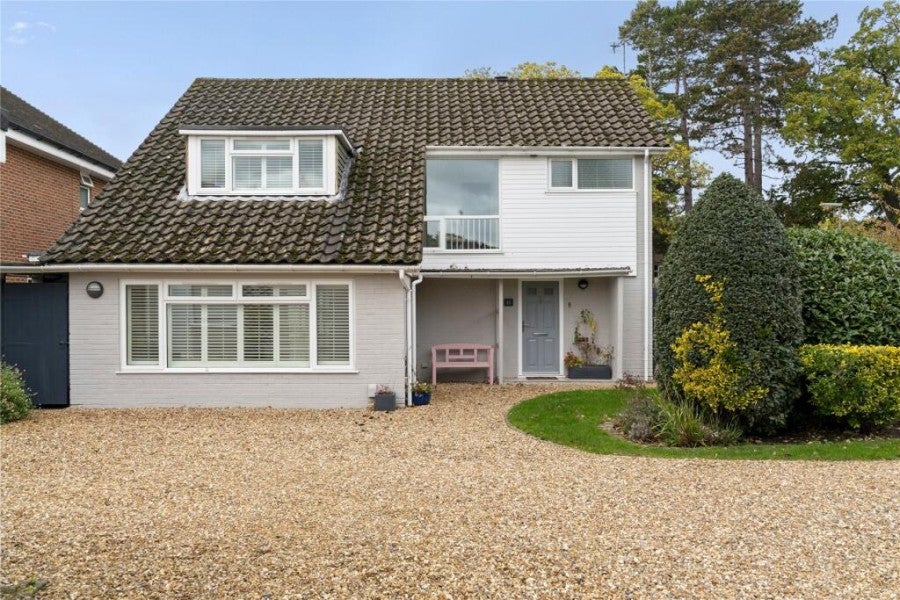 House Greenway Close in Woking