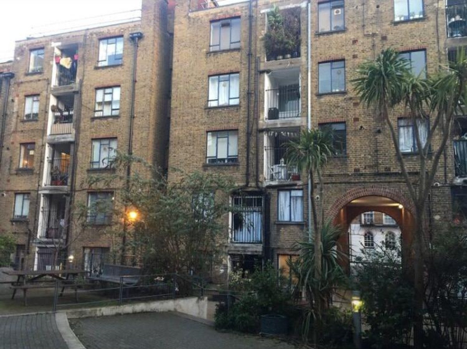 Flat Rosebery Avenue in Greater London