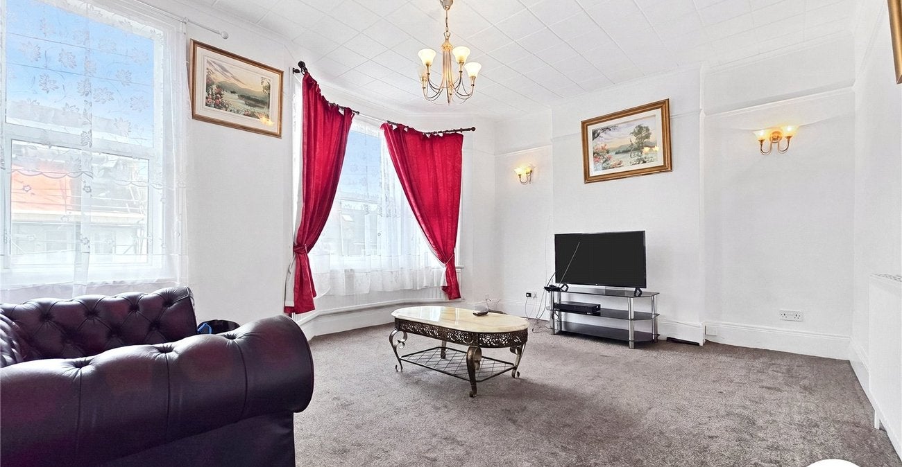 Flat George Lane in Greater London