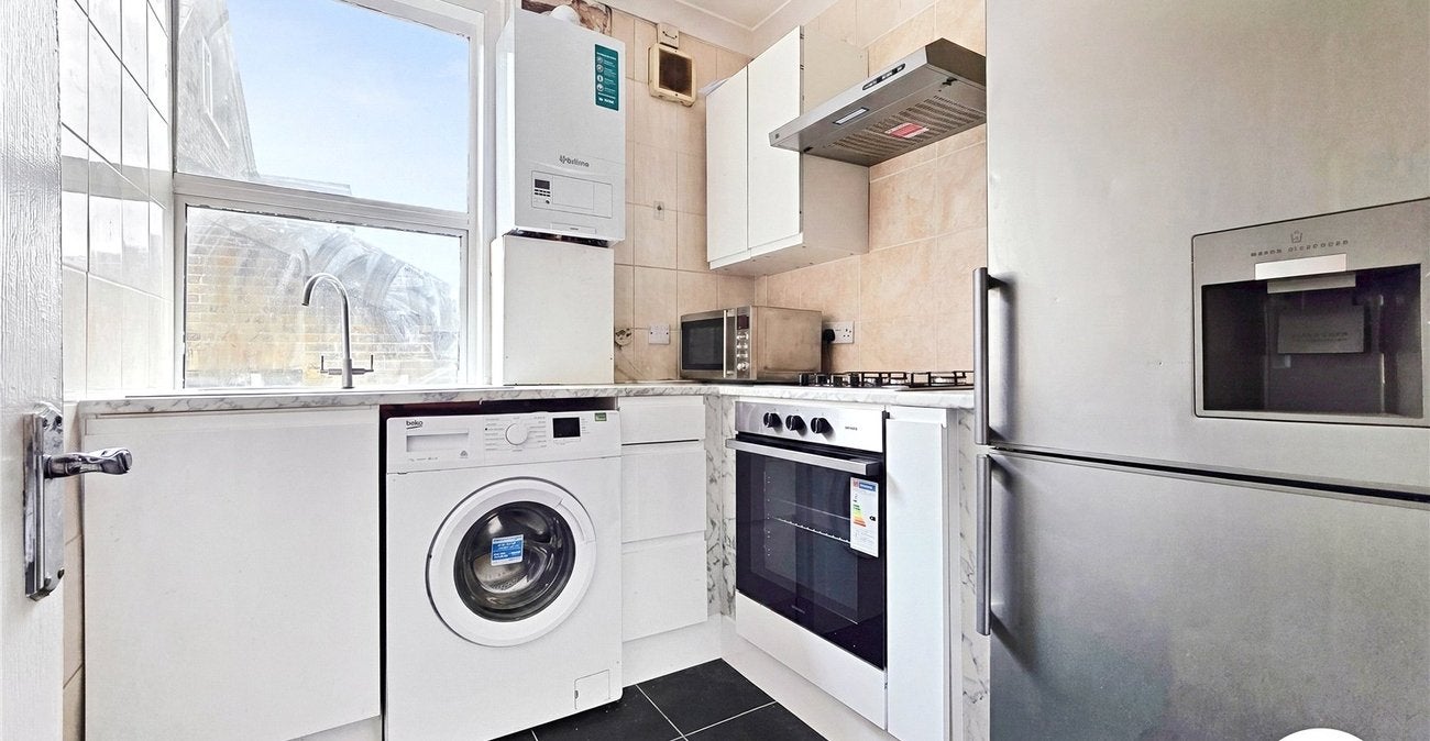 Flat George Lane in Greater London