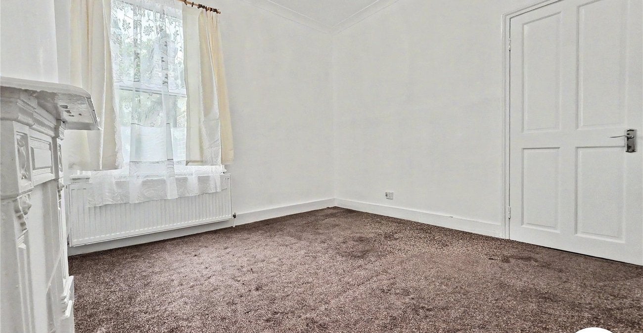 Flat George Lane in Greater London