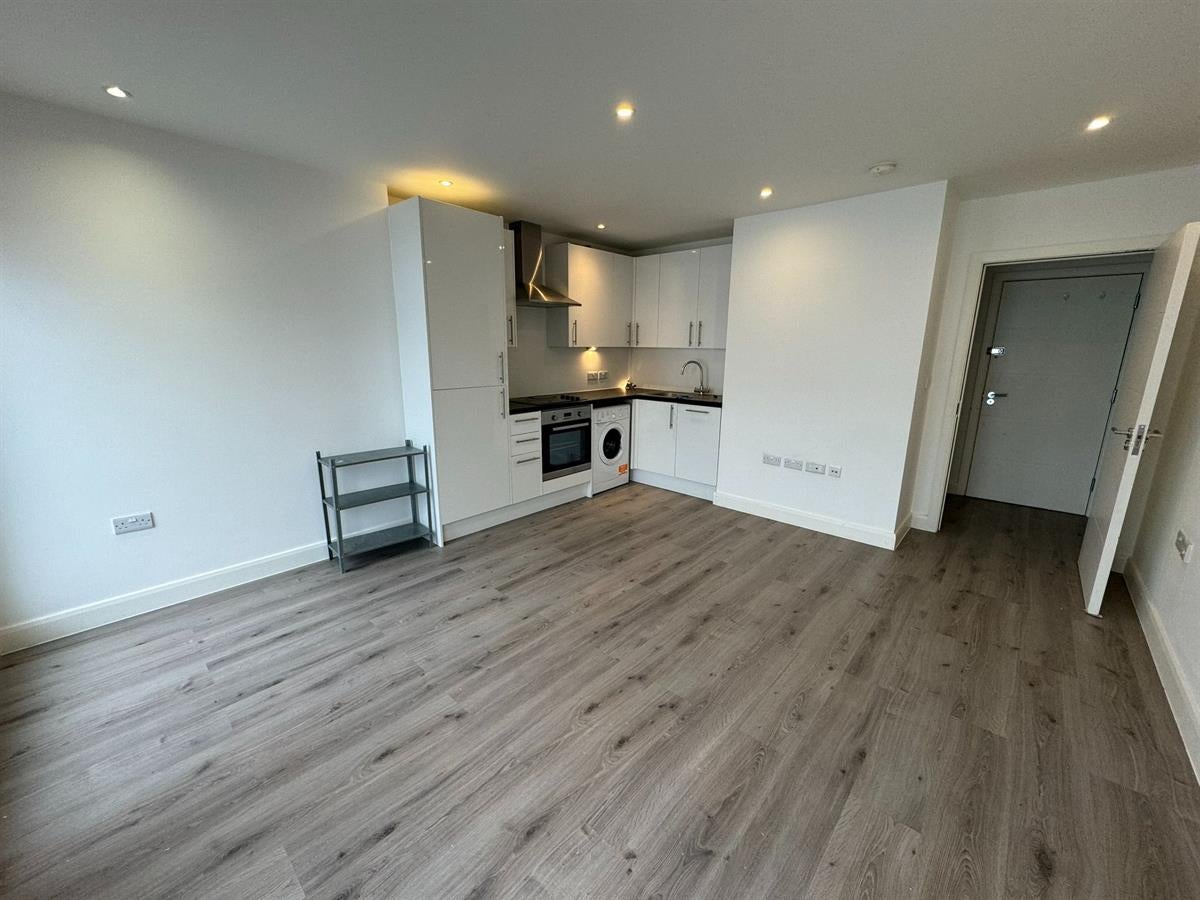 Flat Cranbrook Mews in Greater London