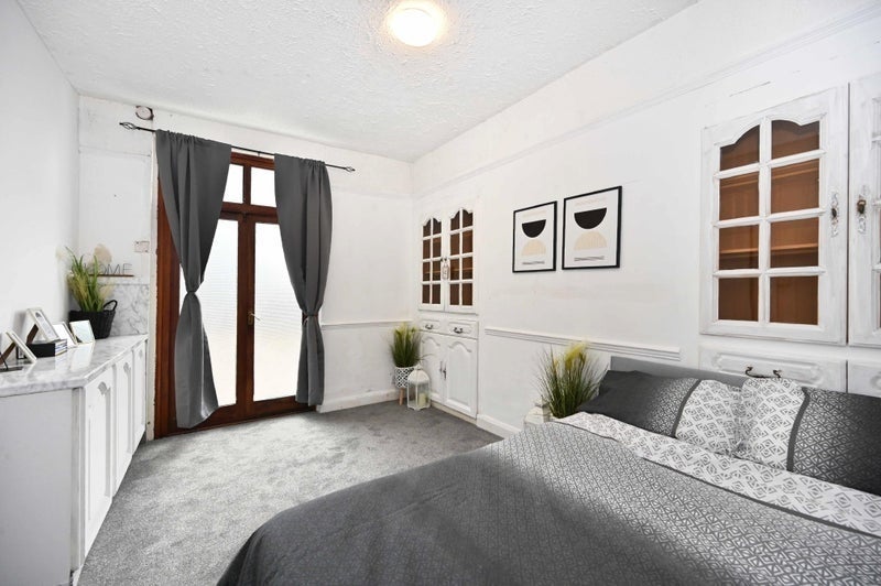 Room Morden Road in Greater London