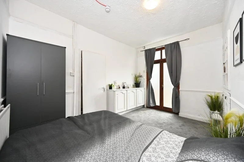 Room Morden Road in Greater London