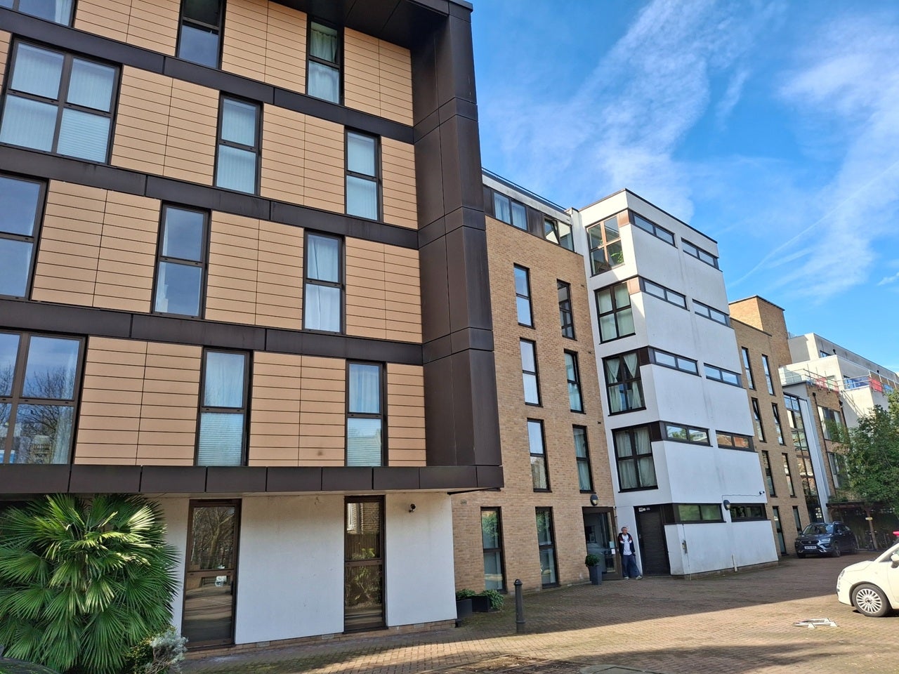 Flat Petergate in Greater London