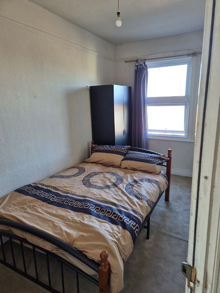 Room Forest Road in Greater London