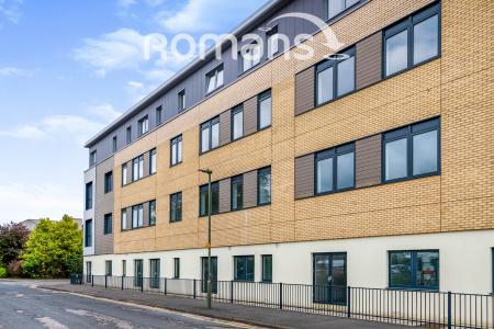 Flat Lyon Way in Surrey Heath