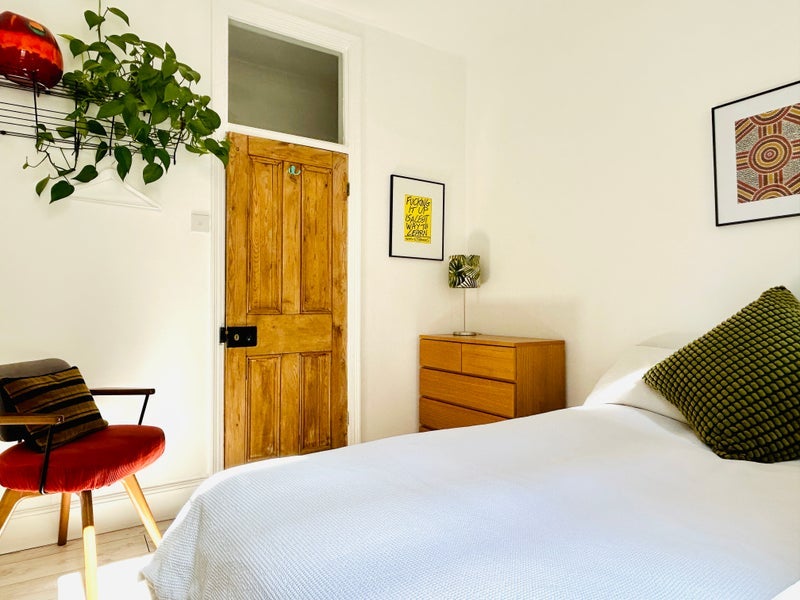 Room Leythe Road in Greater London