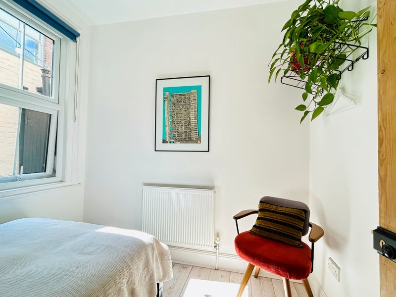 Room Leythe Road in Greater London