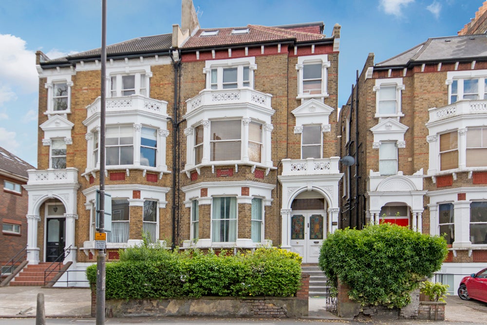 Flat Worple Road in Greater London