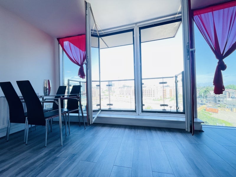 Flat Angel Lane in Greater London