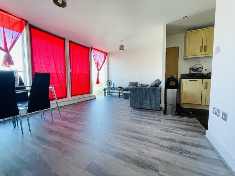 Flat Angel Lane in Greater London