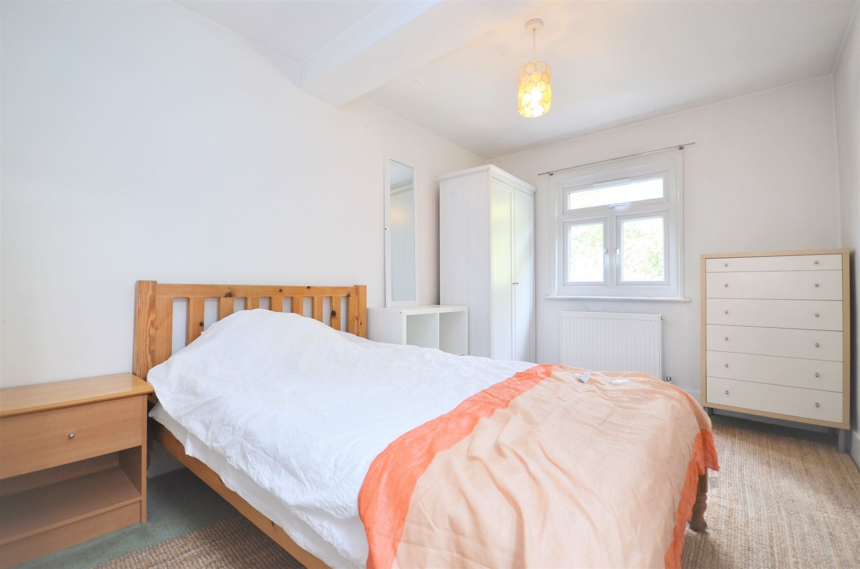 Flat Davisville Road in Greater London