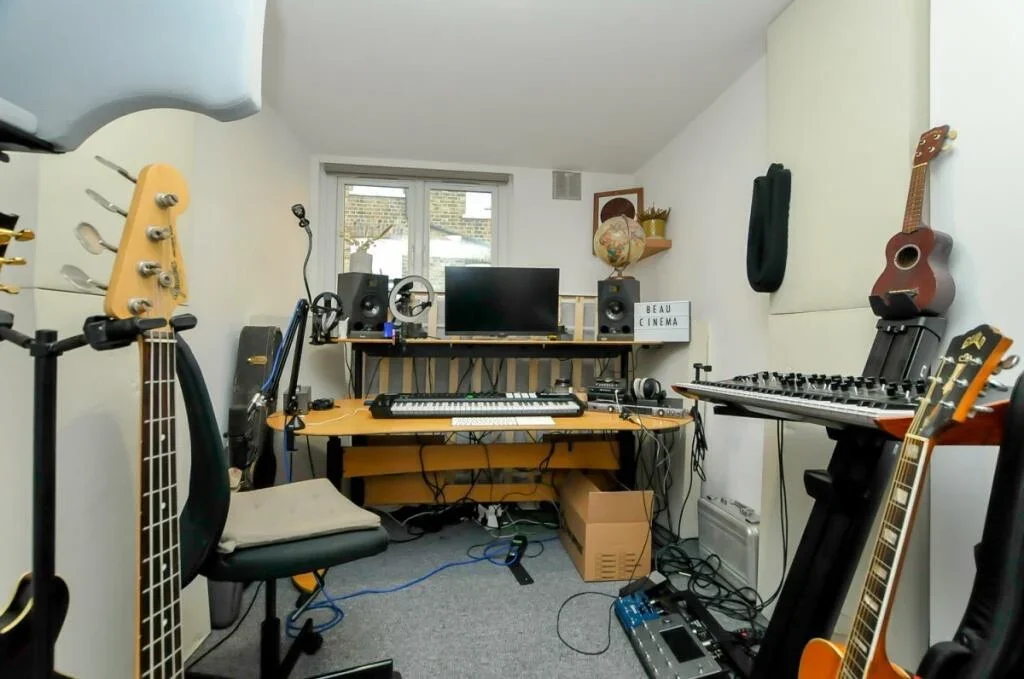 Room Rectory Road in Greater London