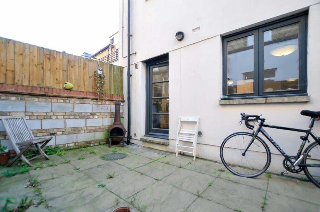Room Rectory Road in Greater London