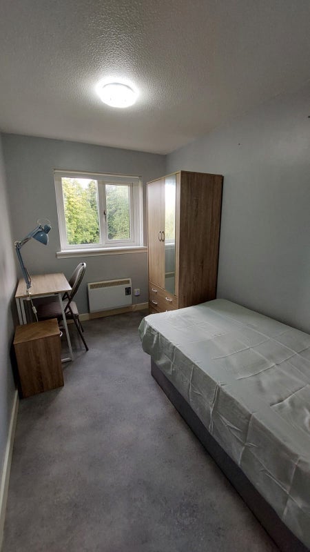 Flat Ashvale Crescent in Glasgow