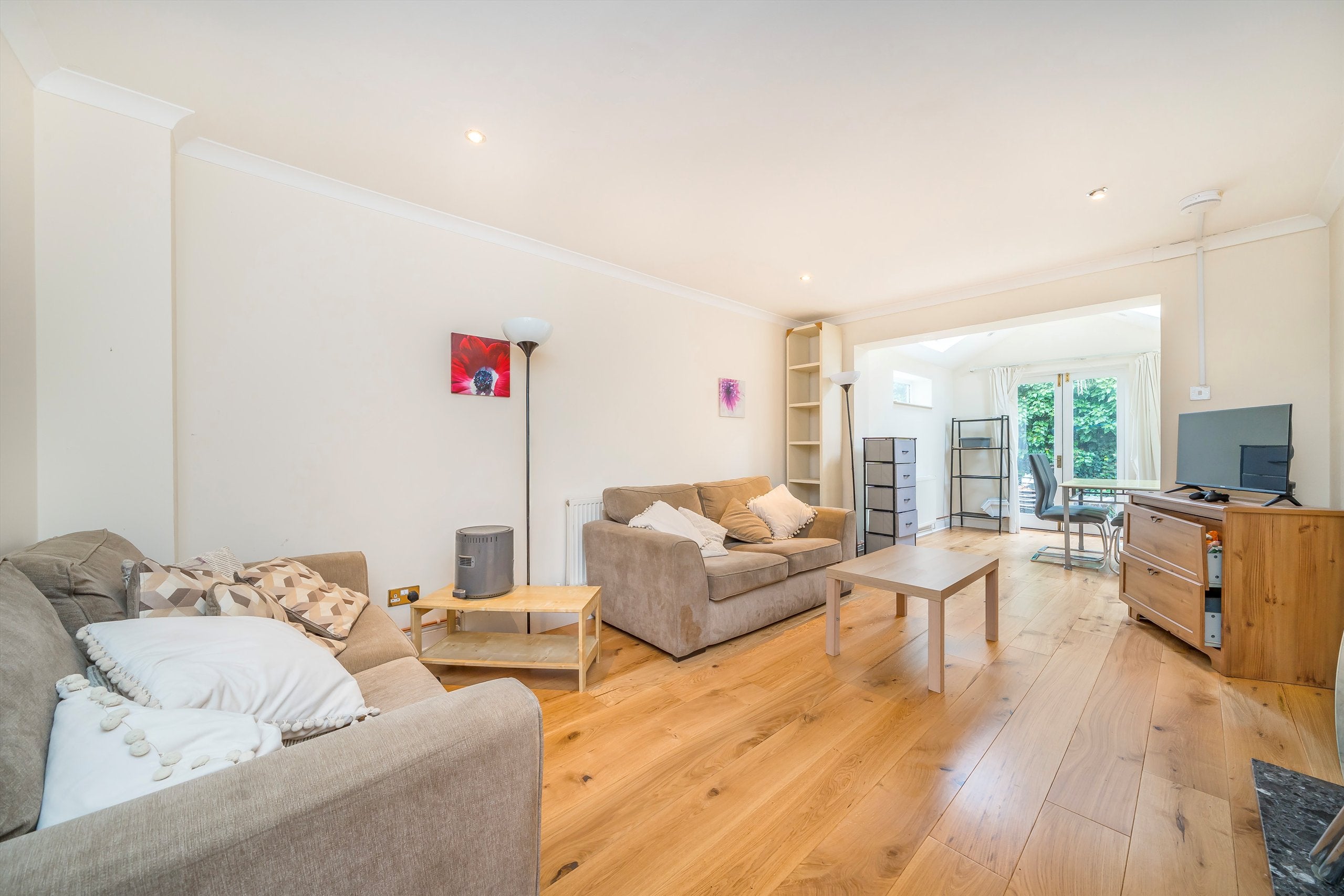 House Iveley Road in Greater London