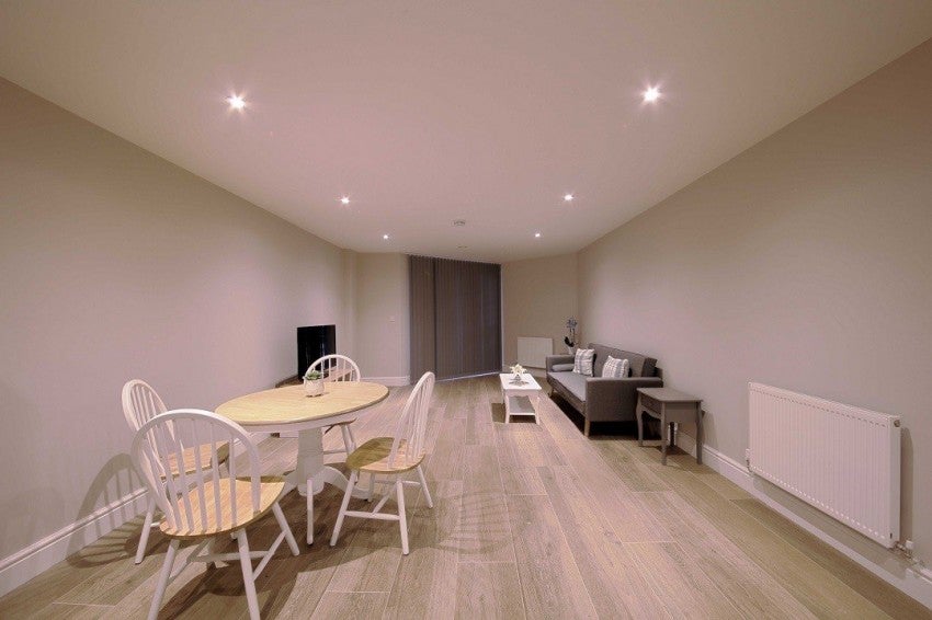 Flat Petersfield Avenue in Slough