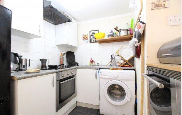 Room Barking Road in Greater London