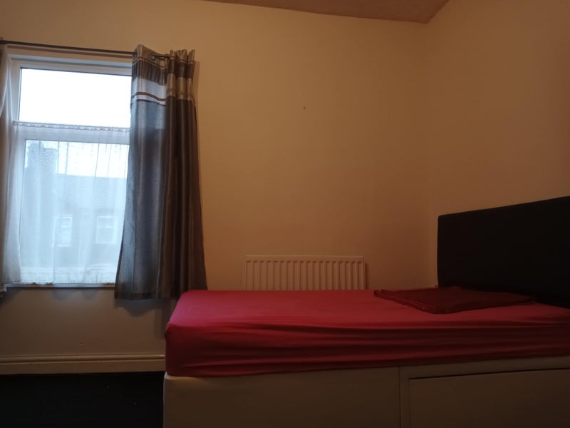 Room Carlton Road in Stoke-on-Trent
