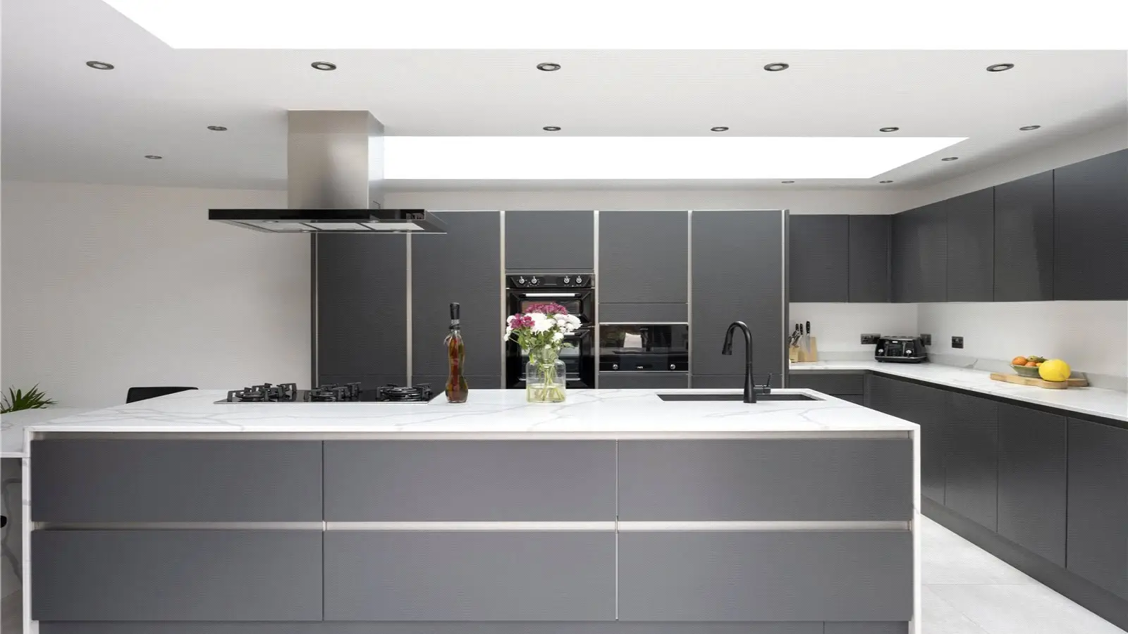 Flat Maytree Walk in Greater London