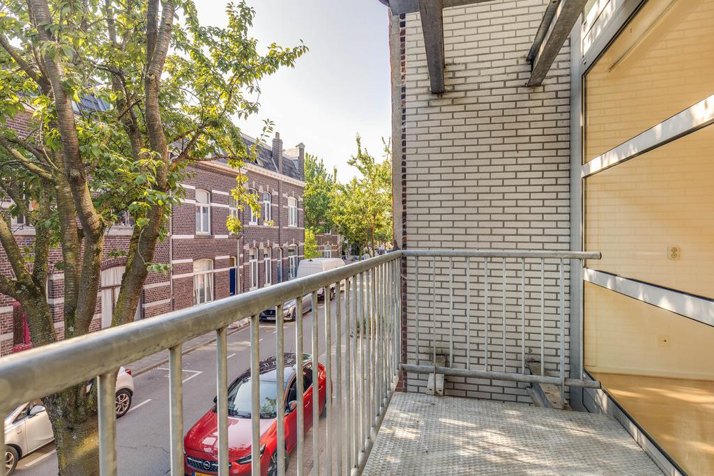 Tussenwoning te koop: Tischbeinstraat 1, Maastricht