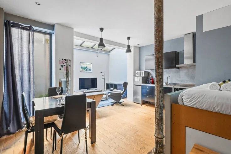 Appartement Rue des Trois Bornes à Paris